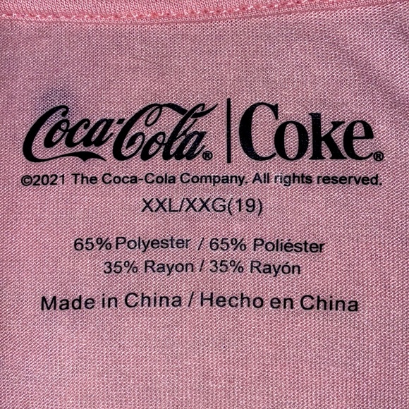 Classic Kawaii Coca-Cola graphic Tee - Picture 2 of 5